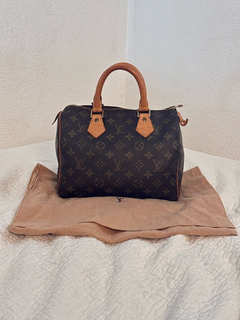 Louis Vuitton Monogram Canvas, Speedy 25 -Authentic
